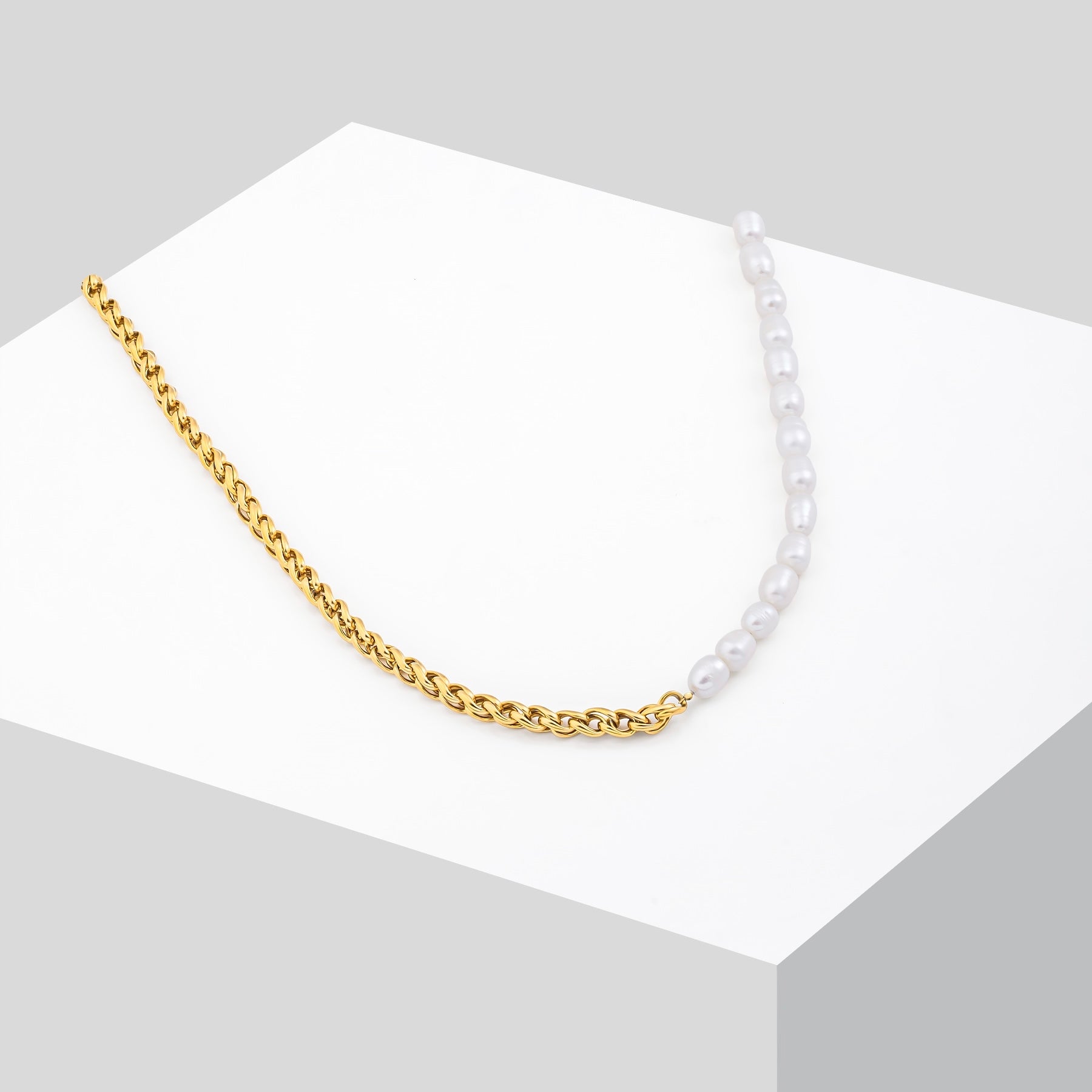 Cuban Pearl Collier